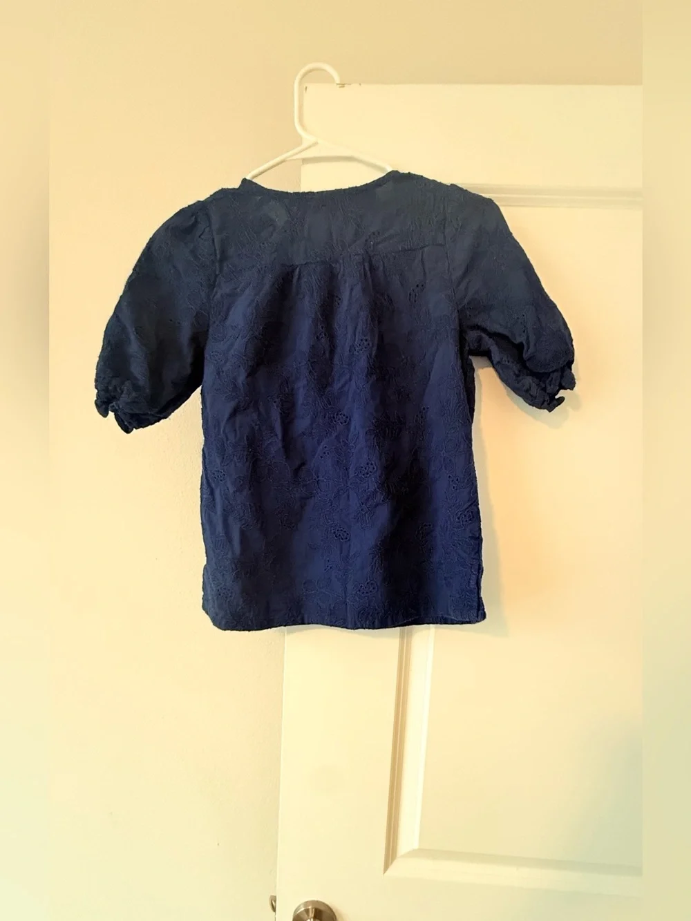 🔥🚨 FLASH SALE! $10 ONLY 🚨🔥 LOFT Navy Blue Eyelet Puff Sleeve Henley Blouse XSP❤️